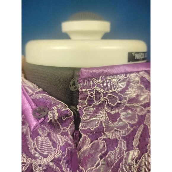Purple Lace Cheongsam-Inspired Dress With High Collar & Keyhole Detail - Picture 4 of 7
